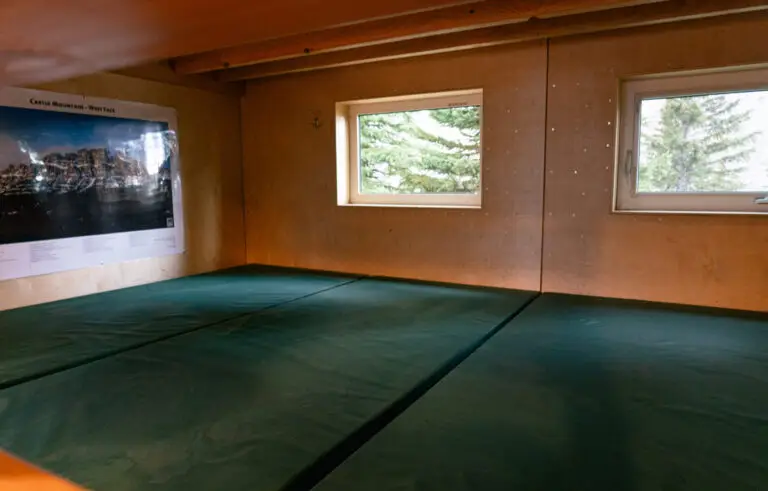 2025-Castle Mountain Cabin (Peter Hoang)-12