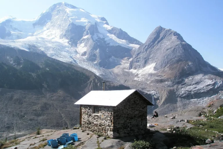 Great Cairn hut