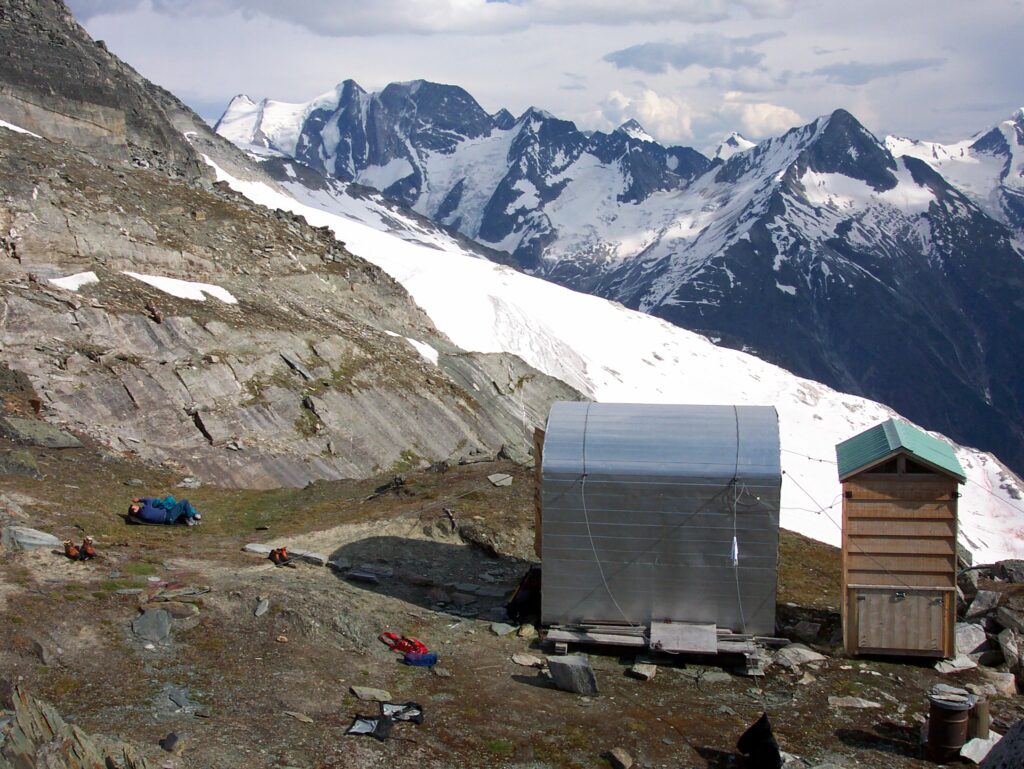 Sapphire Col Hut Summer