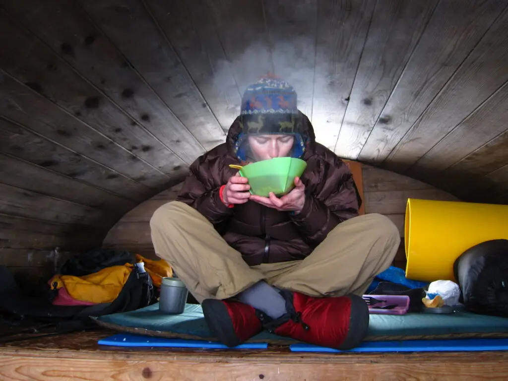 Sapphire Col Hut interior