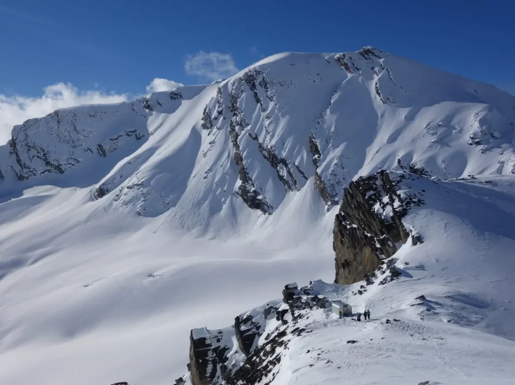 Sapphire Col Hut Winter