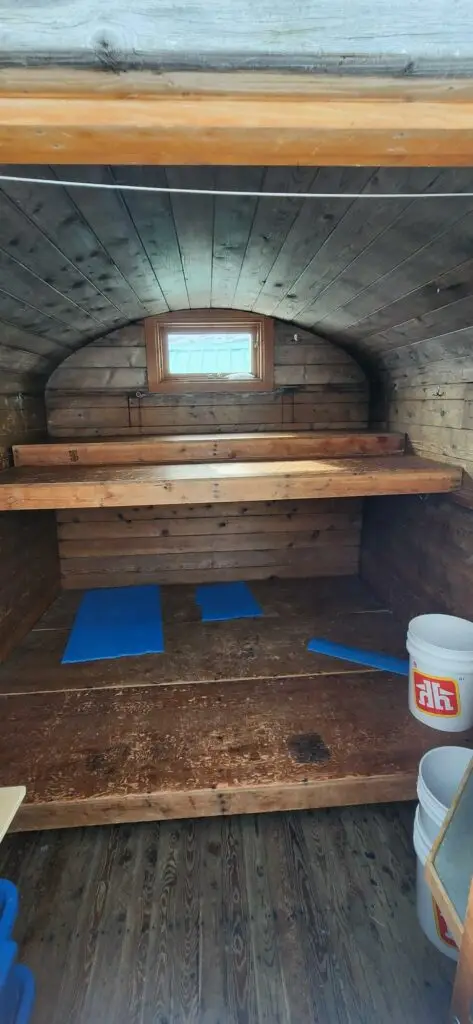 Sapphire Col Hut Interior