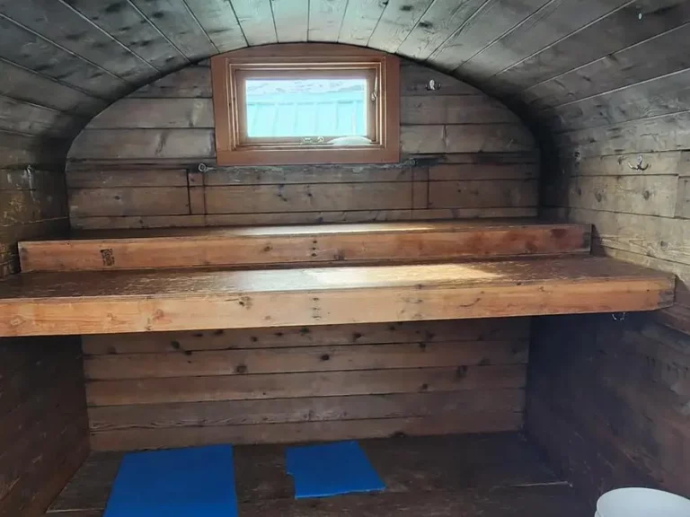 Sapphire Col Hut Interior